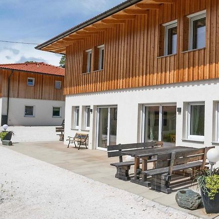 4Luxurioeses Ferienhaus In Traumhafter Landschaft โดบริอาค ภายนอก รูปภาพ